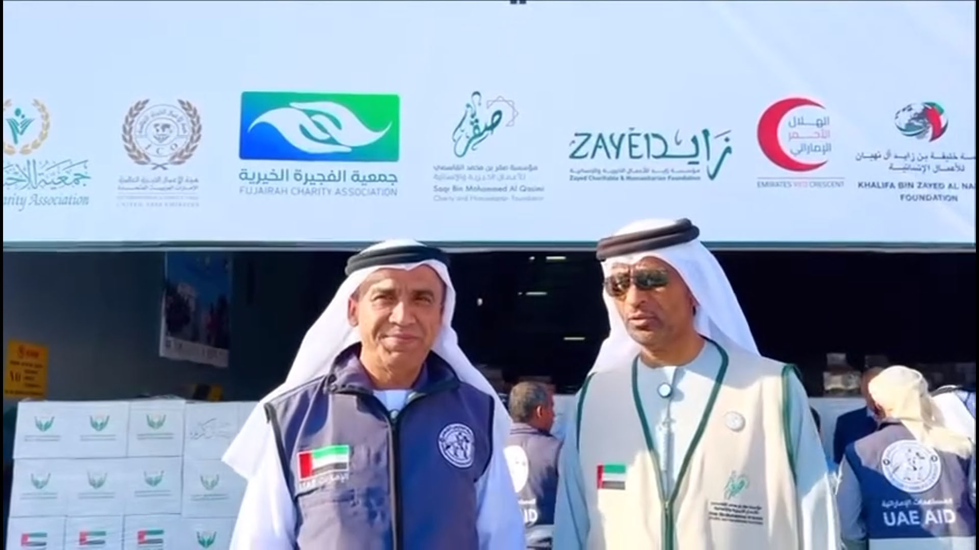 لحظة وصول شحنة مساعدات الفارس الشهم إلى العريش، بحضور الأمين العام سعادة/ أحمد راشد صوفه الزعابي، لتقديم الدعم والإغاثة للأشقاء في غزة.